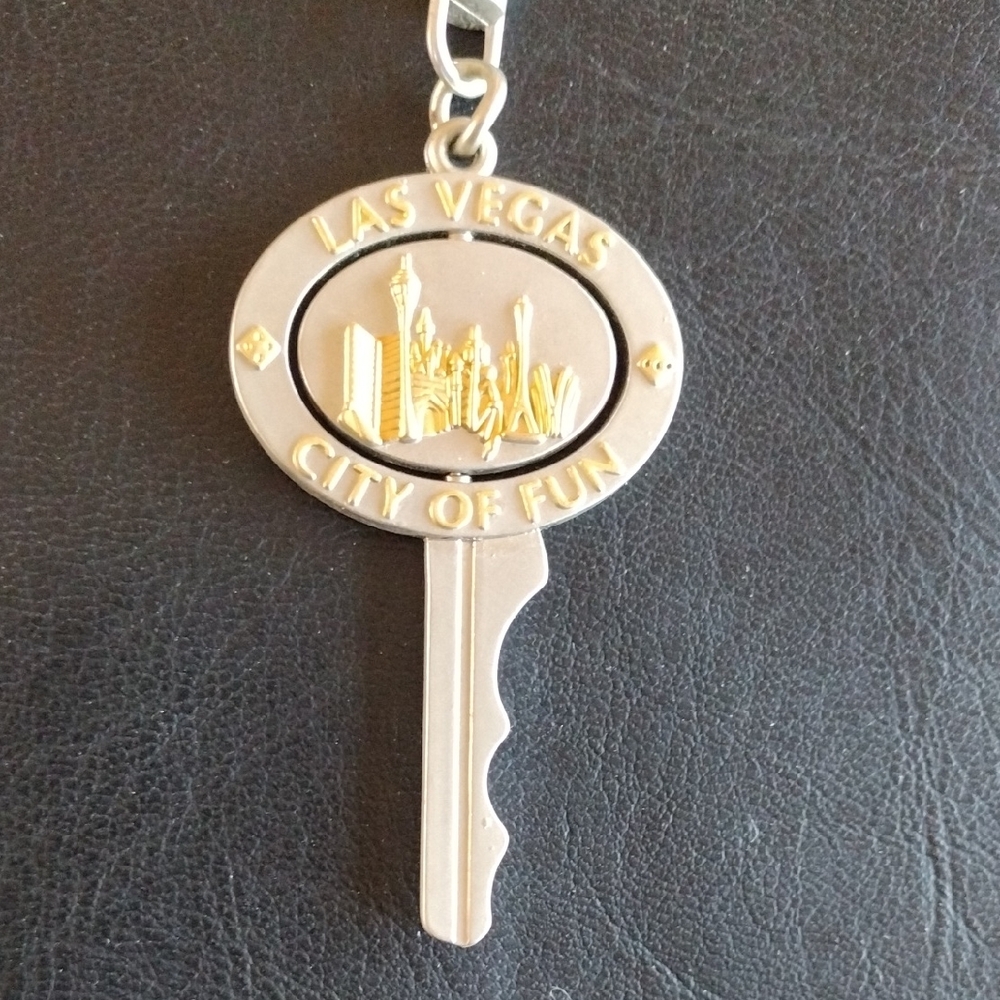 Las Vegas City of Fun Center Spinning Key Ring Chain